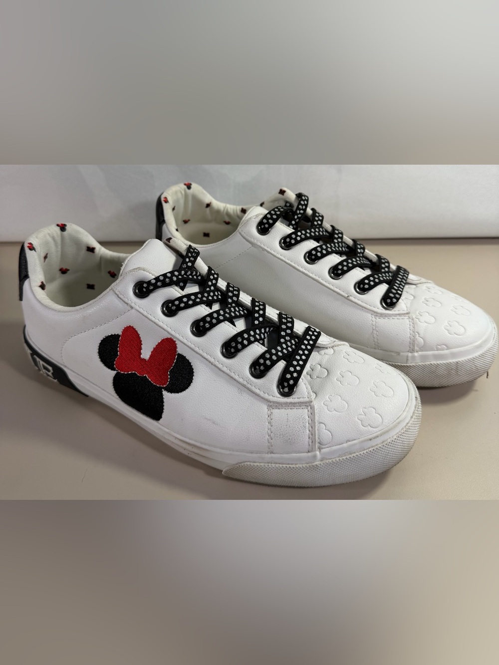 Minnie Mouse Low Court Sneaker Shoes Womens Size 8.5 White GroundUp Disney
